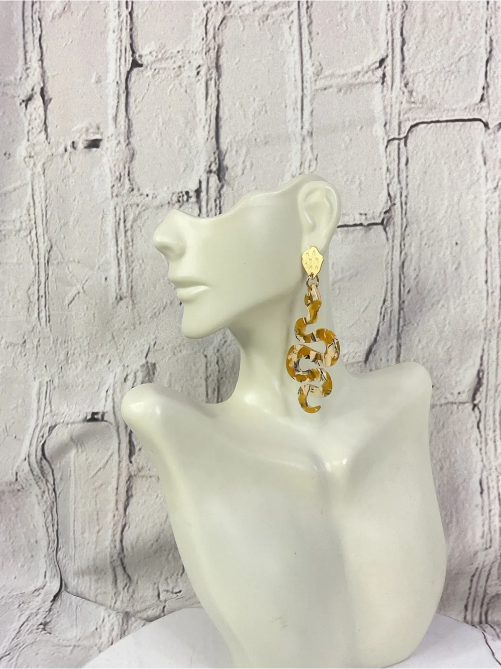 🌟🌟 Gold-Tone & Tortoiseshell Snake Drop Earrings